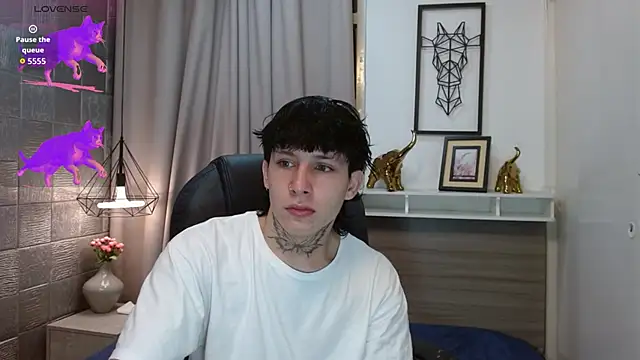 Iantwink18 online show from 10/28/25, 02:49