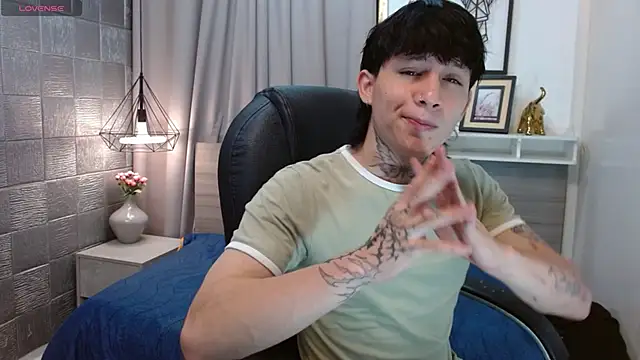 Iantwink18 online show from 10/25/25, 08:09