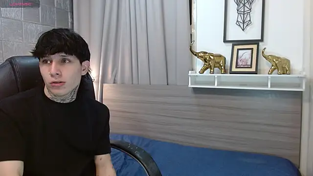 Iantwink18 online show from 10/30/25, 10:06