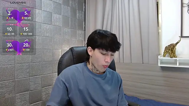 Iantwink18 online show from 10/29/25, 08:41