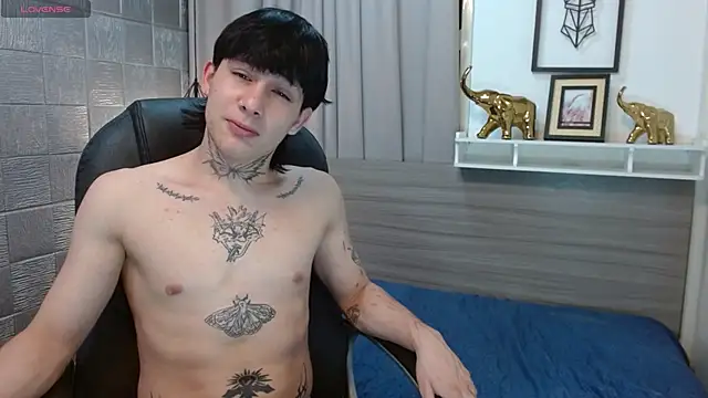 Iantwink18 online show from 10/31/25, 09:43