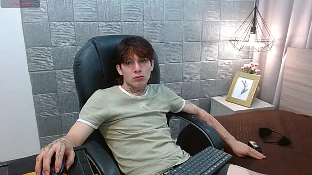 Snapshot of Iantwink18 chatting on 09/22/25, 01:06 Iantwink18 online show from 09/22/25, 01:06