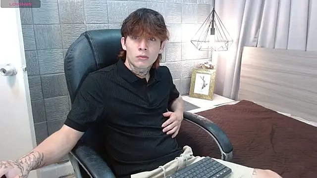 Snapshot of Iantwink18 chatting on 09/30/25, 03:07 Iantwink18 online show from 09/30/25, 03:07