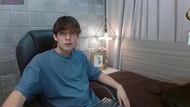 Snapshot of Iantwink18 chatting on 09/27/25, 10:49 Iantwink18 online show from 09/27/25, 10:49