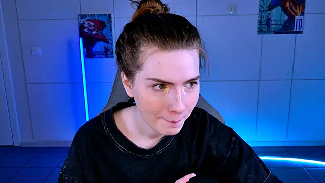 Snapshot of AliceCUNTach chatting on 10/29/25, 05:06 AliceCUNTach online show from 10/29/25, 05:06