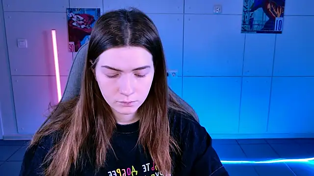 Snapshot of AliceCUNTach chatting on 11/16/25, 05:12 AliceCUNTach online show from 11/16/25, 05:12