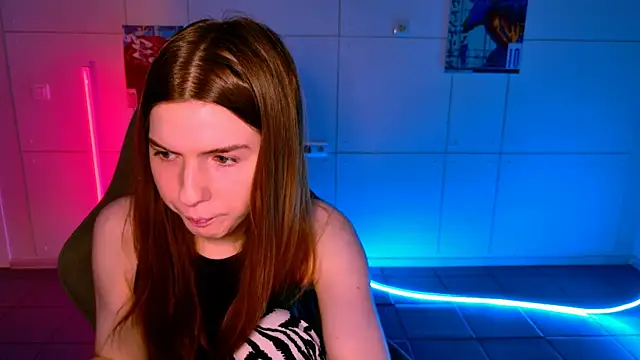 Snapshot of AliceCUNTach chatting on 11/12/25, 05:11 AliceCUNTach online show from 11/12/25, 05:11