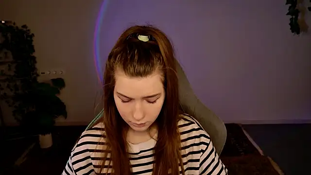 Snapshot of AliceCUNTach chatting on 12/17/25, 05:12 AliceCUNTach online show from 12/17/25, 05:12