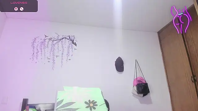 Snapshot of lustlunna chatting on 05/31/26, 02:06 lustlunna online show from 05/31/26, 02:06