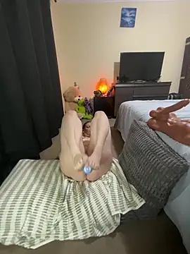 Snapshot of aussiepeaches chatting on 12/17/25, 01:38 aussiepeaches online show from 12/17/25, 01:38