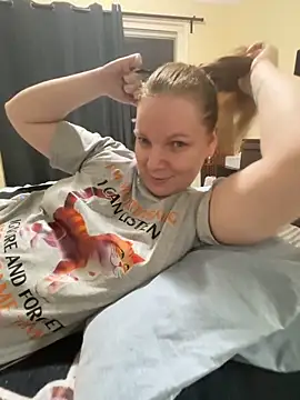 Snapshot of aussiepeaches chatting on 11/11/25, 02:01 aussiepeaches online show from 11/11/25, 02:01