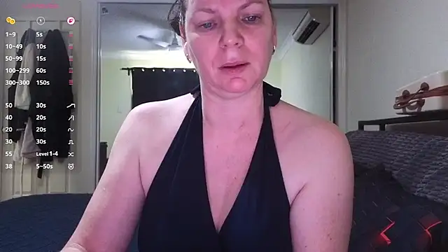 Snapshot of aussiepeaches chatting on 10/21/25, 11:59 aussiepeaches online show from 10/21/25, 11:59