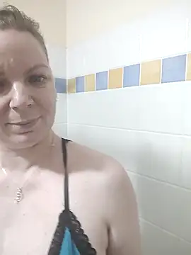 Snapshot of aussiepeaches chatting on 09/23/25, 02:02 aussiepeaches online show from 09/23/25, 02:02