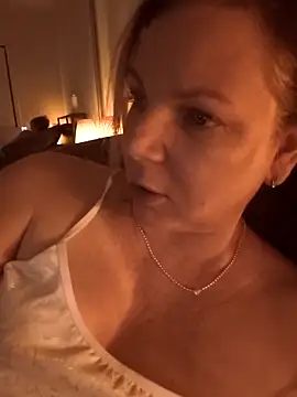 aussiepeaches online show from 04/15/26, 02:21