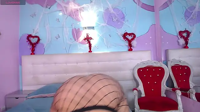 caroliine fox   online show from 10/31/25, 04:42