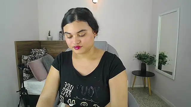 Snapshot of Miabloomm_ chatting on 10/08/25, 03:30 Miabloomm online show from 10/08/25, 03:30