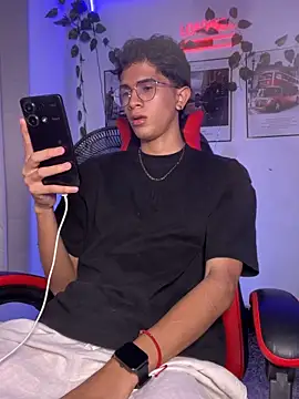Snapshot of rickyvalentino chatting on 09/19/25, 02:48 rickyvalentino online show from 09/19/25, 02:48