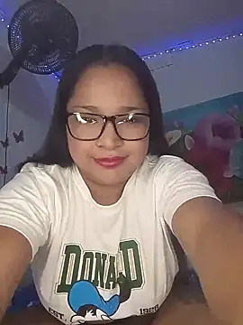 Snapshot of Angelly_ricura chatting on 05/20/26, 04:37 Angelly ricura online show from 05/20/26, 04:37