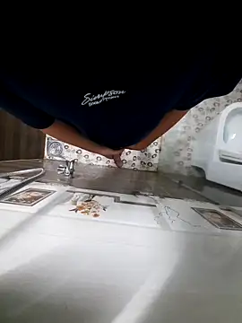 winter0cold  online show from 10/17/25, 04:38