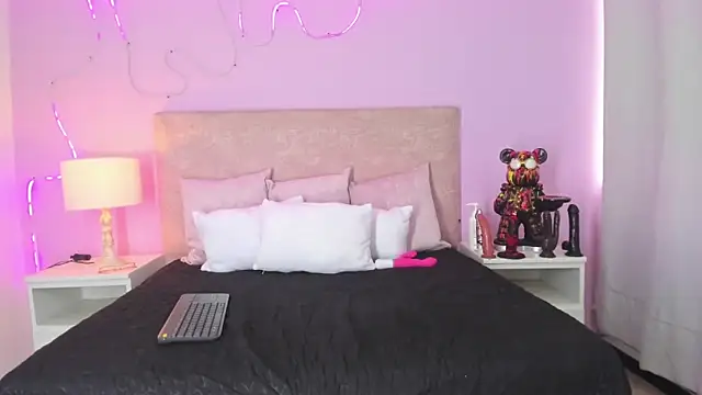 EmaRae1499 online show from 11/06/25, 03:38