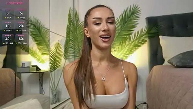 JuliaQuin online show from 10/06/25, 02:24