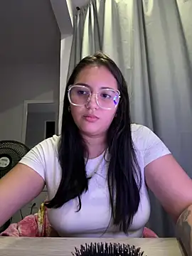 Snapshot of Angeldusttt chatting on 09/26/25, 05:03 Angeldusttt online show from 09/26/25, 05:03