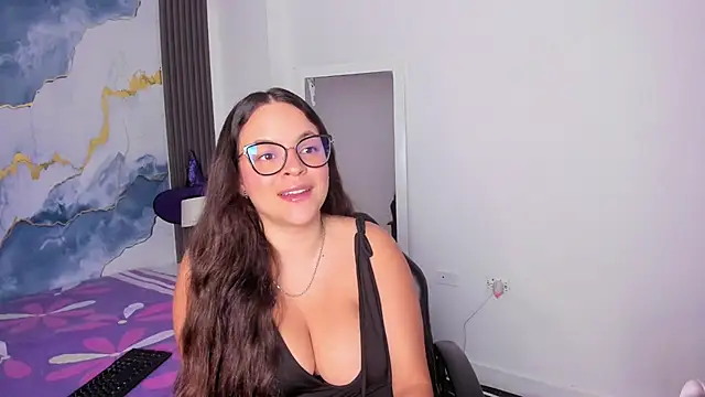 KateMoorex online show from 10/27/25, 12:06