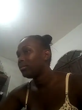 Snapshot of Morena_2021 chatting on 11/04/25, 02:26 Morena 2021 online show from 11/04/25, 02:26