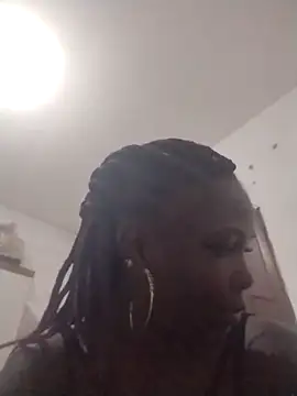 Snapshot of Morena_2021 chatting on 12/21/25, 11:16 Morena 2021 online show from 12/21/25, 11:16