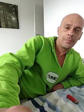 Snapshot of nolliebollieeeeeee chatting on 10/06/25, 11:22 nolliebollieeeeeee online show from 10/06/25, 11:22