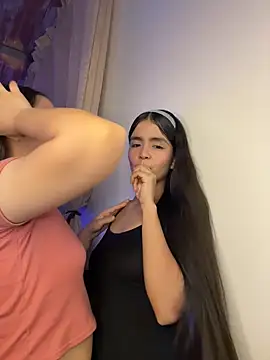 Ashley and Zoe online show from 12/18/25, 09:18