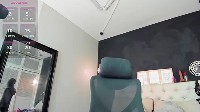 Eva hot 1 online show from 11/25/25, 01:11