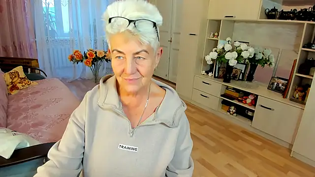 HotandMature online show from 12/22/25, 10:15