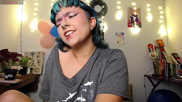 Snapshot of AlmaNanax chatting on 12/21/25, 02:13 AlmaNanax online show from 12/21/25, 02:13