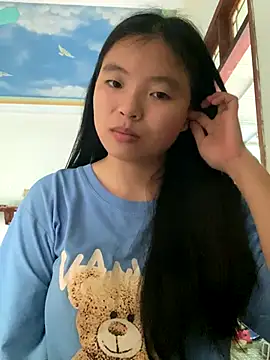 Snapshot of viluna chatting on 10/14/25, 12:55 viluna online show from 10/14/25, 12:55