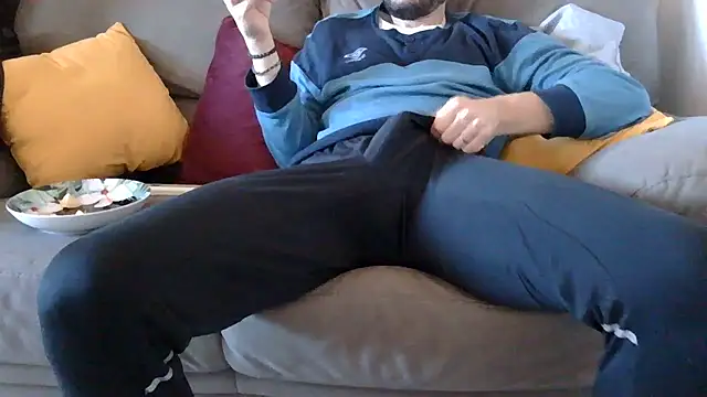 Amicisegreti online show from 11/28/25, 07:30