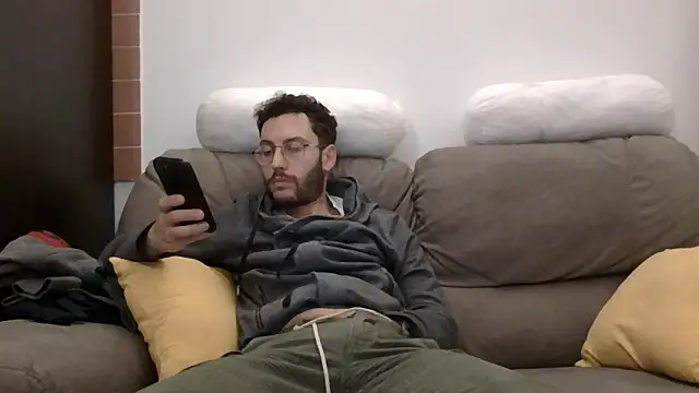 Amicisegreti online show from 03/31/26, 08:22