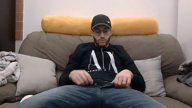 Amicisegreti online show from 02/05/26, 09:21