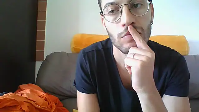 Amicisegreti online show from 10/28/25, 12:04