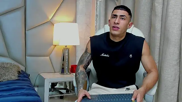 Snapshot of adrian_ray chatting on 11/10/25, 06:35 adrian ray online show from 11/10/25, 06:35