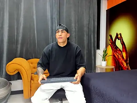 Snapshot of adrian_ray chatting on 11/17/25, 05:50 adrian ray online show from 11/17/25, 05:50