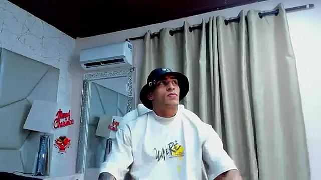 Snapshot of adrian_ray chatting on 12/05/25, 05:55 adrian ray online show from 12/05/25, 05:55