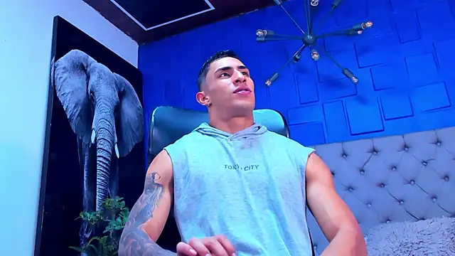 Snapshot of adrian_ray chatting on 11/05/25, 12:47 adrian ray online show from 11/05/25, 12:47