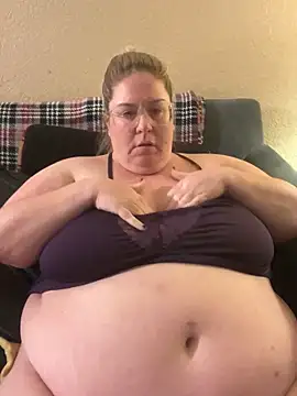 Snapshot of sexymommy1988 chatting on 10/08/25, 02:35 sexymommy1988 online show from 10/08/25, 02:35