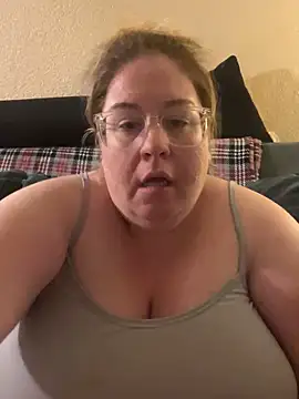 Snapshot of sexymommy1988 chatting on 09/18/25, 02:25 sexymommy1988 online show from 09/18/25, 02:25