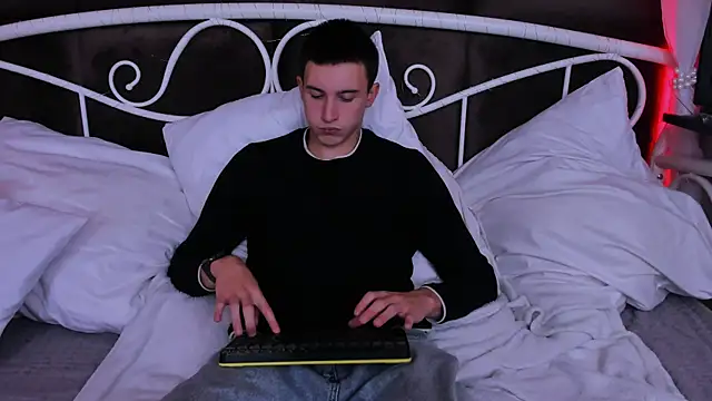 David  Diamond online show from 09/19/25, 03:38