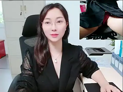 Snapshot of OL-Lily chatting on 09/16/25, 02:45 OL-Lily online show from 09/16/25, 02:45