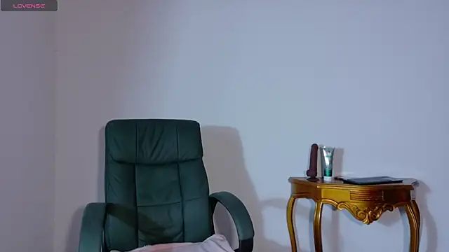 Olivia11  online show from 11/07/25, 12:21