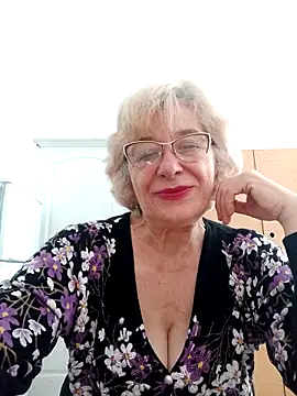 Snapshot of 52MiaLove02 chatting on 05/12/26, 04:42 52MiaLove02 online show from 05/12/26, 04:42