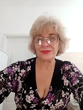 52MiaLove02 online show from 11/20/25, 06:03